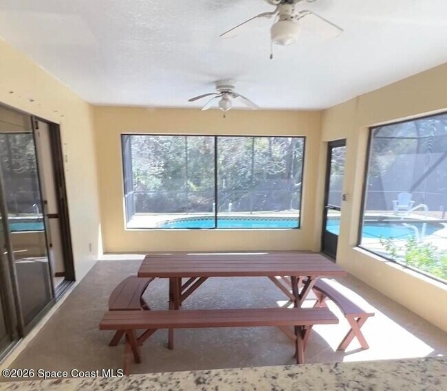 Building Photo - 2239 Woodlawn Cir