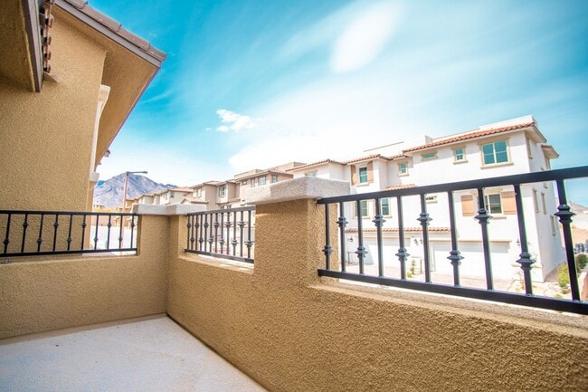 Building Photo - COMING SOON!! GorgeousTownhome in Summerlin