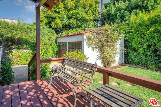 Building Photo - 10630 Wellworth Ave