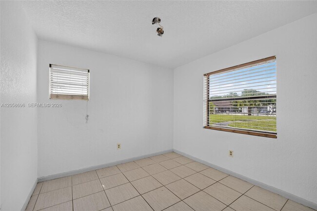 Building Photo - 6001 Shaker Wood Cir