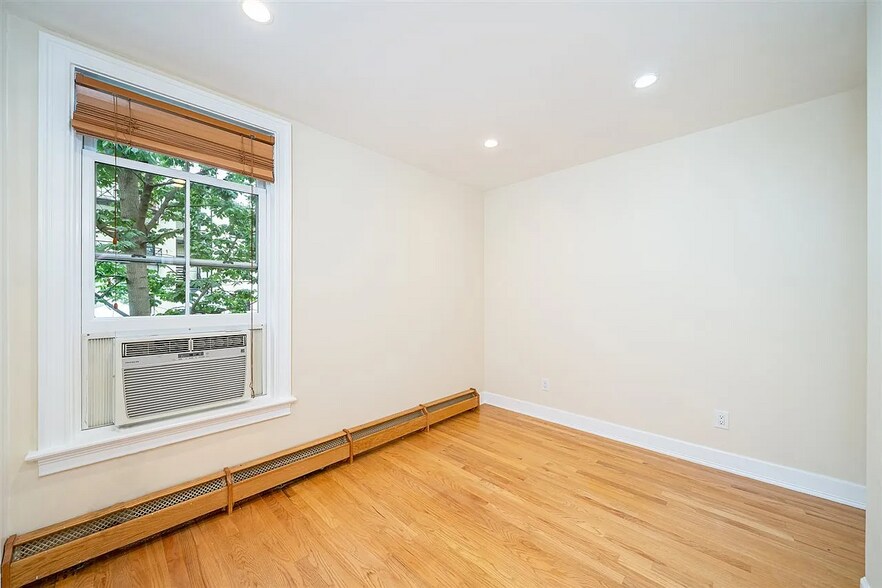 Building Photo - 116 Garden St