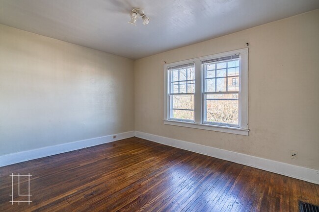 Building Photo - 1448 Summit St