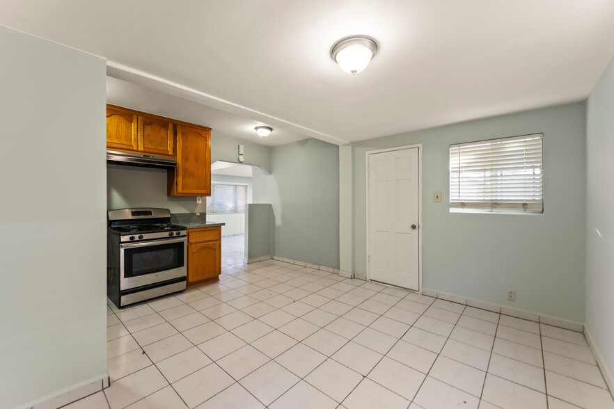 Building Photo - 6297 Orizaba Ave