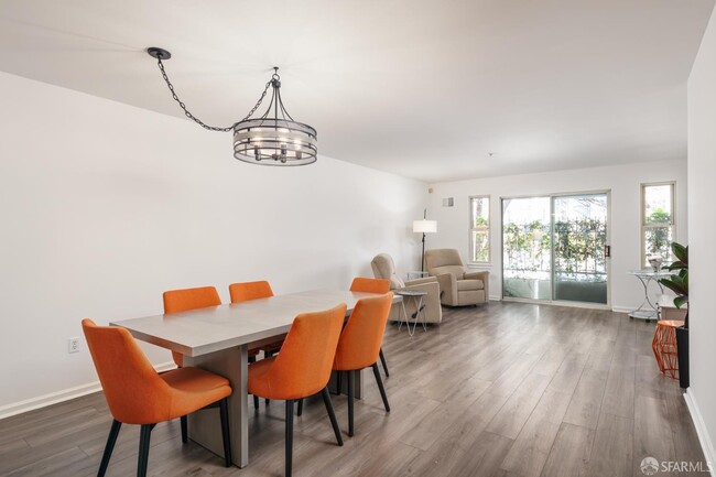 Building Photo - 600 Chestnut St