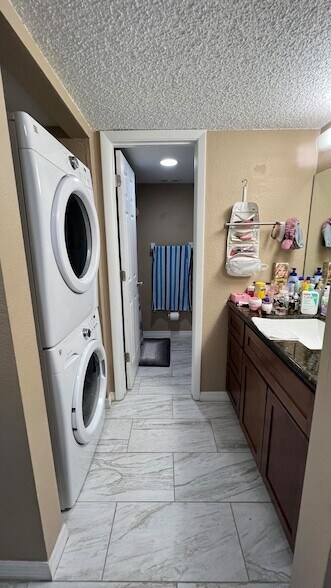 Building Photo - 1524 SE Royal Green Cir