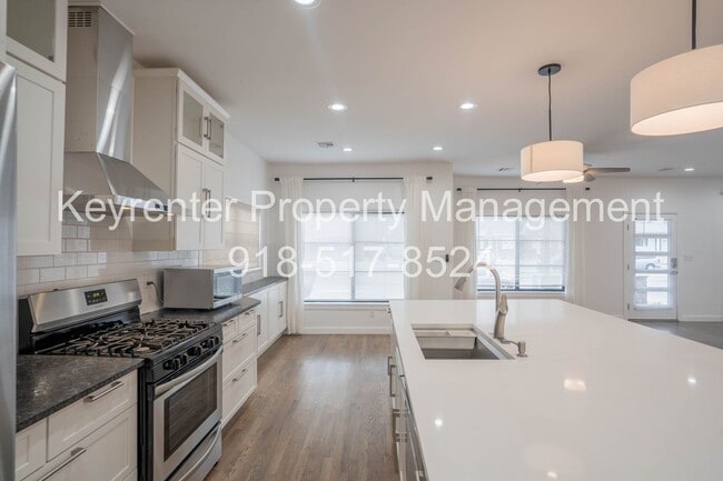 Building Photo - Midtown Tulsa | 4 Bed | 2 Bath | 2,010 SQFT