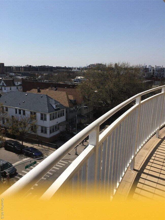 Building Photo - 93-05 37th Ave