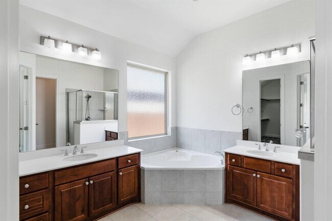 Building Photo - 175 Senna Dr