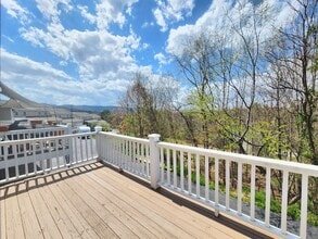 Building Photo - Weaverville Rental!