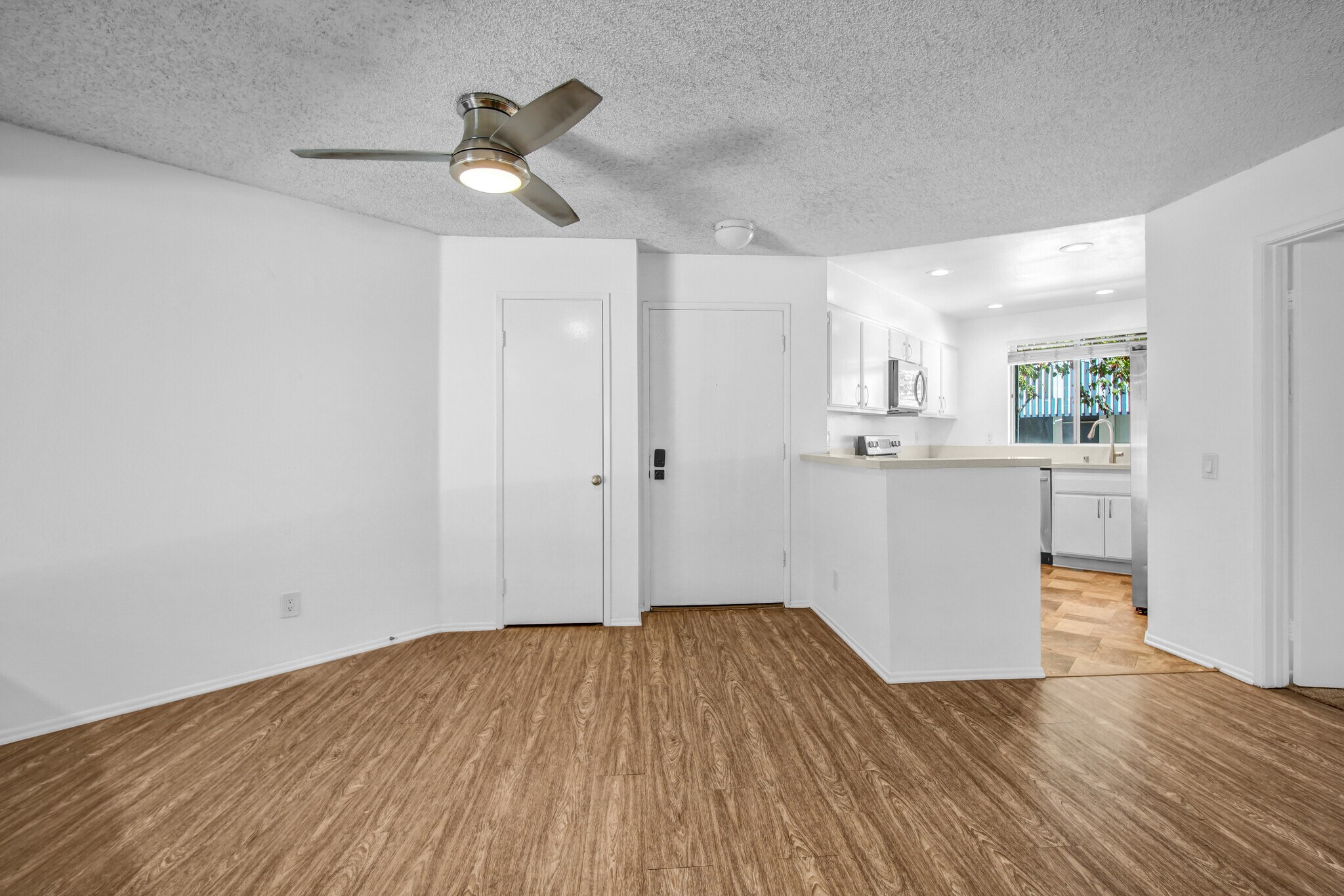 Building Photo - 25335 Pine Creek Ln