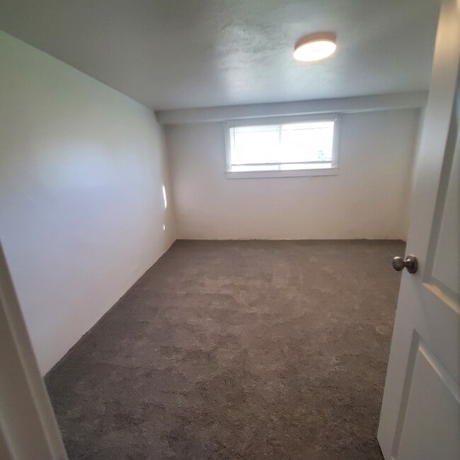 Room 1 - 1242 S Main St