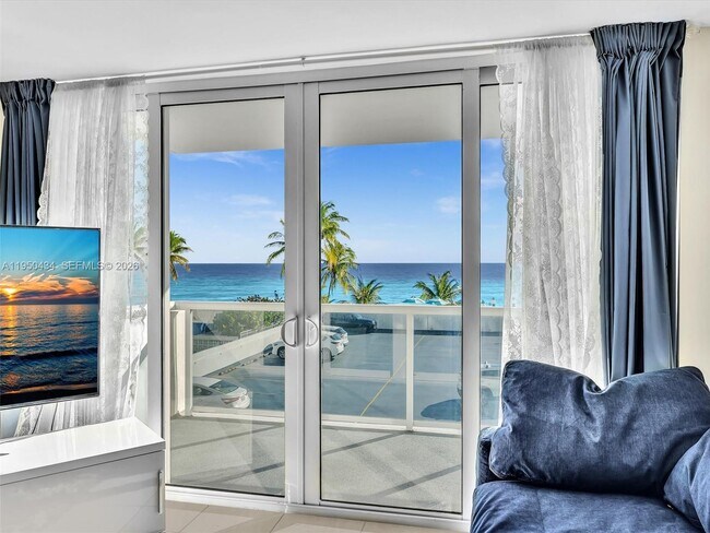 Building Photo - 3140 S Ocean Dr