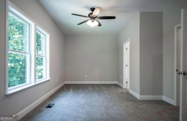 Building Photo - 62 Fennell Ln