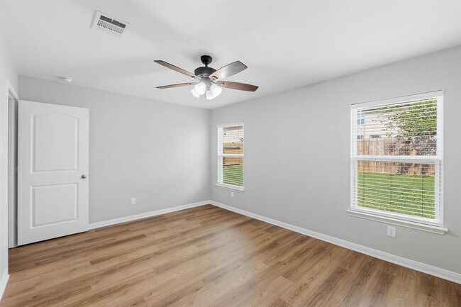 Building Photo - 1326 Amy Dr