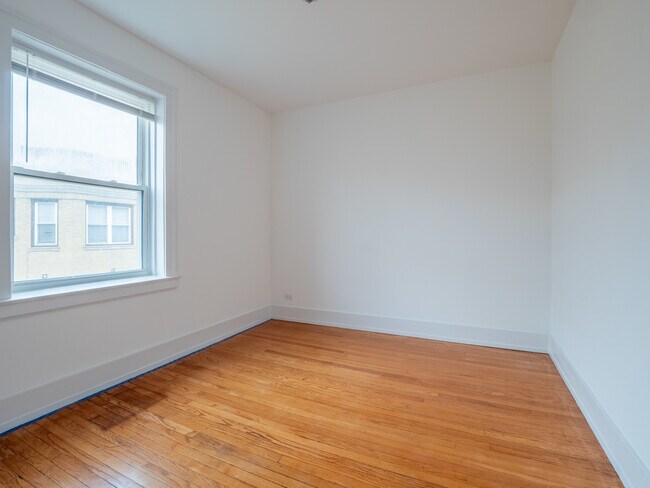 Building Photo - 7369 N Damen Ave