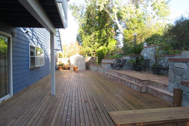 Building Photo - Gorgeous Custom Pleasanton Home in Great Location