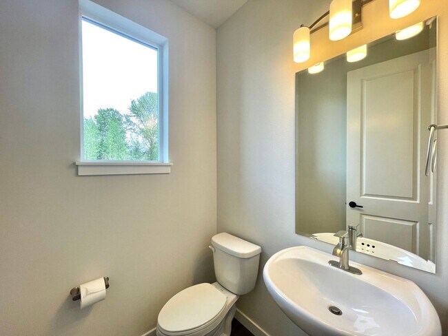 Building Photo - Great Townhome for rent