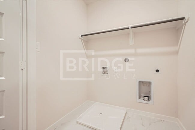 Building Photo - 6415 Pne Hts Dr