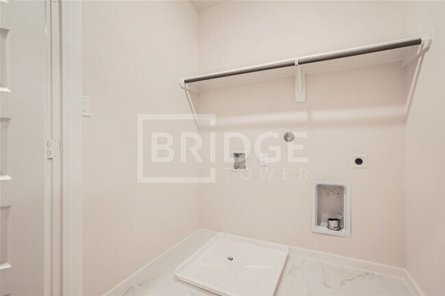Building Photo - 6423 Pne Hts Dr