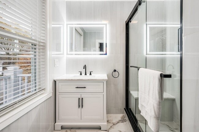 Building Photo - 815 Central Ave