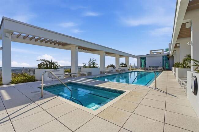 Building Photo - 777 3rd Ave N