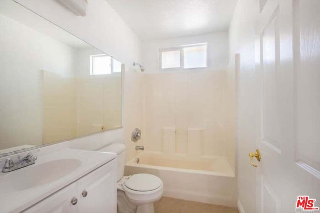Building Photo - 9155 Cedros Ave