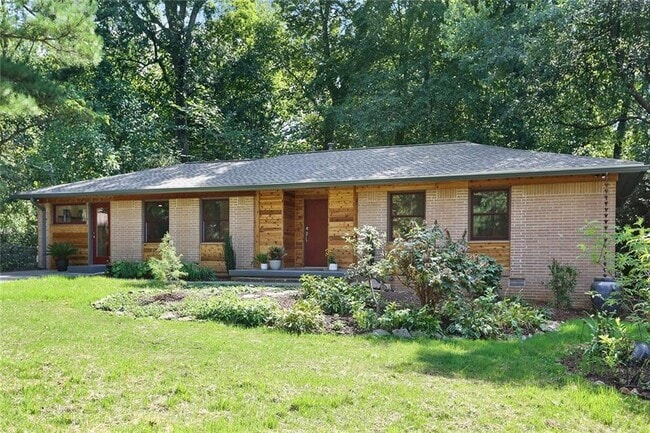 Building Photo - 1995 Commodore Ln