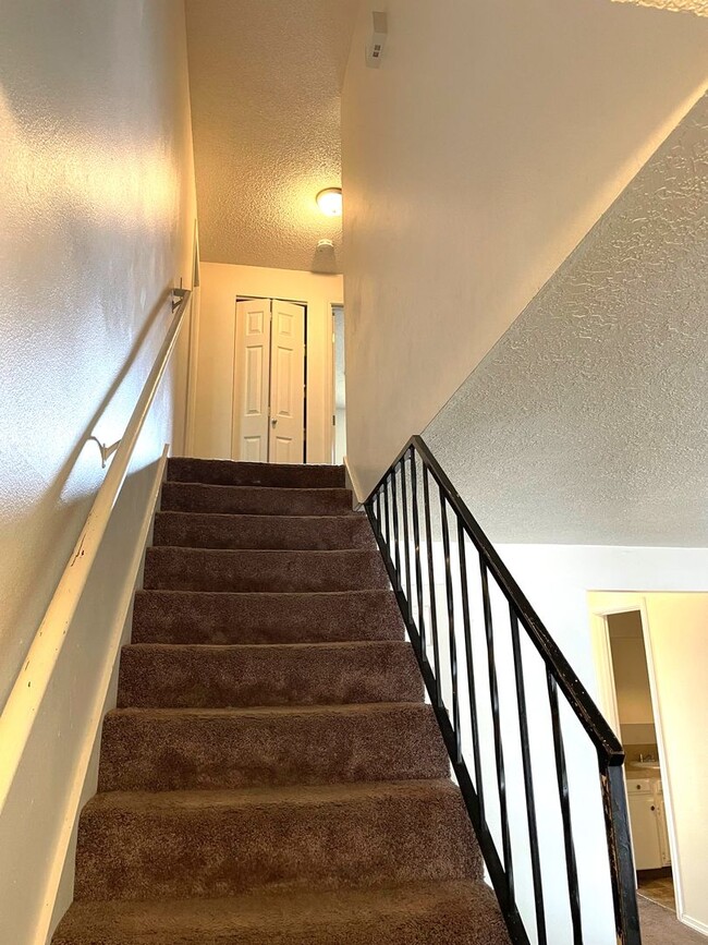 Building Photo - 4932-4942 Elkhorn Ct SE Salem, OR 97317