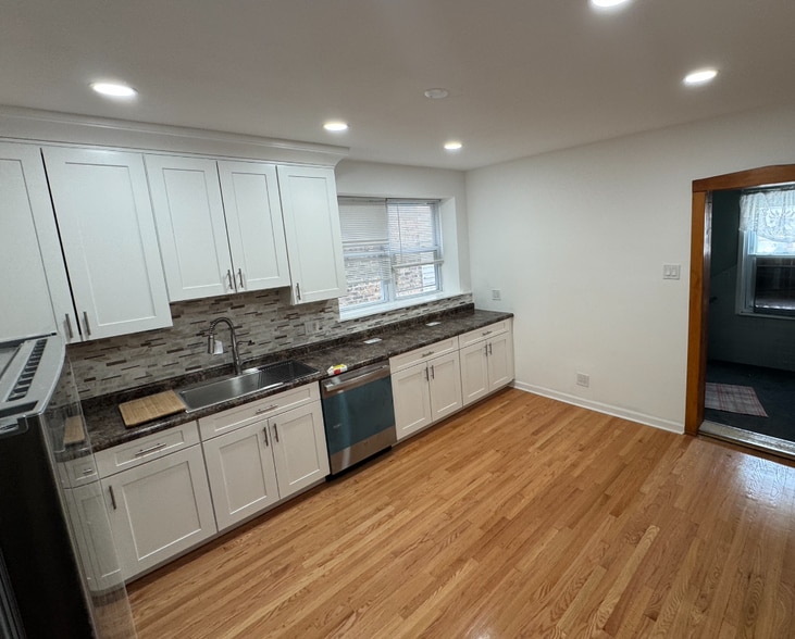 Building Photo - 2944 N Luna Ave