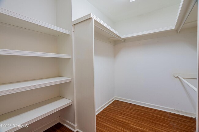 Building Photo - 213 Longleaf Dr