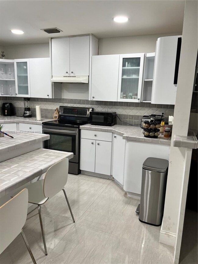 Building Photo - 6284 SW 26th St