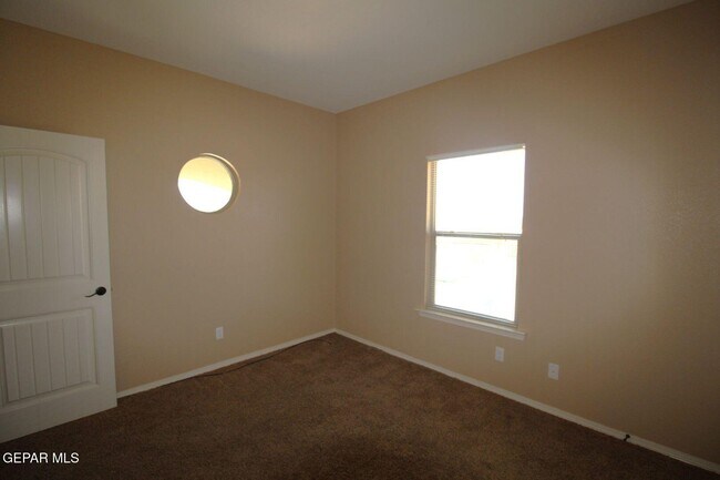 Building Photo - 3900 Loma Cortez Dr