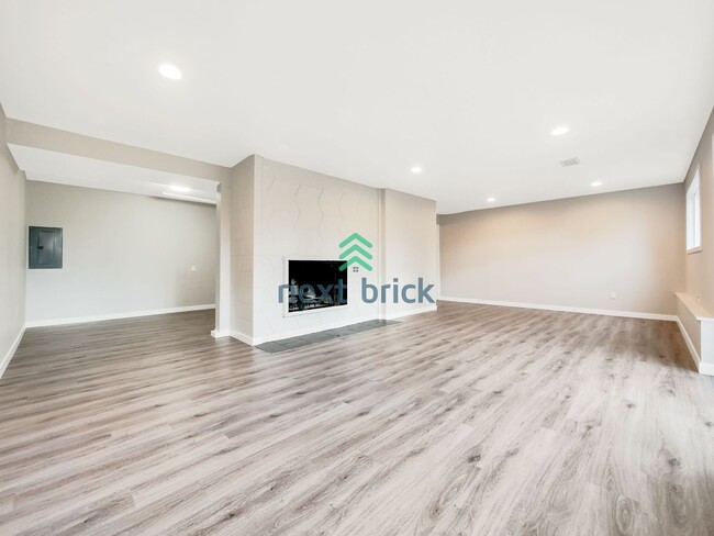 Building Photo - Beautiful 4 Bedroom 3 Bathroom Home for Rent!