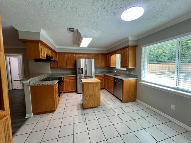 Building Photo - 17 N Linnwood Dr