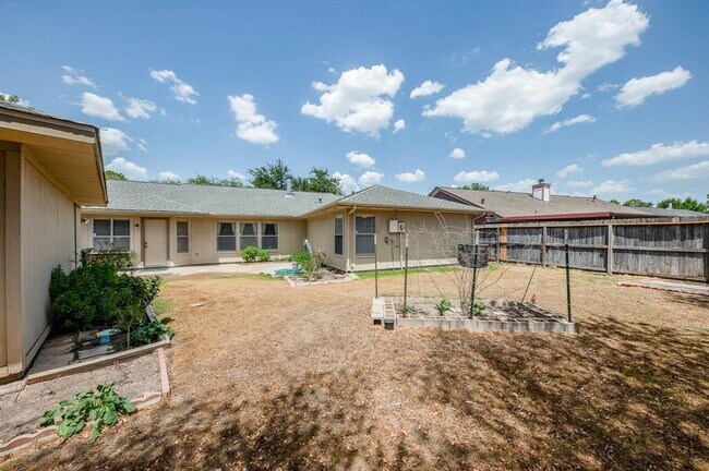 Building Photo - 13211 Rosstown Dr