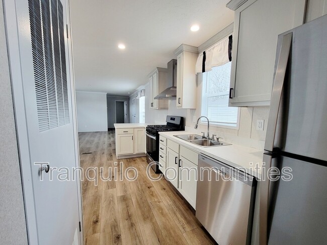 Building Photo - 175 Dunewood Dr