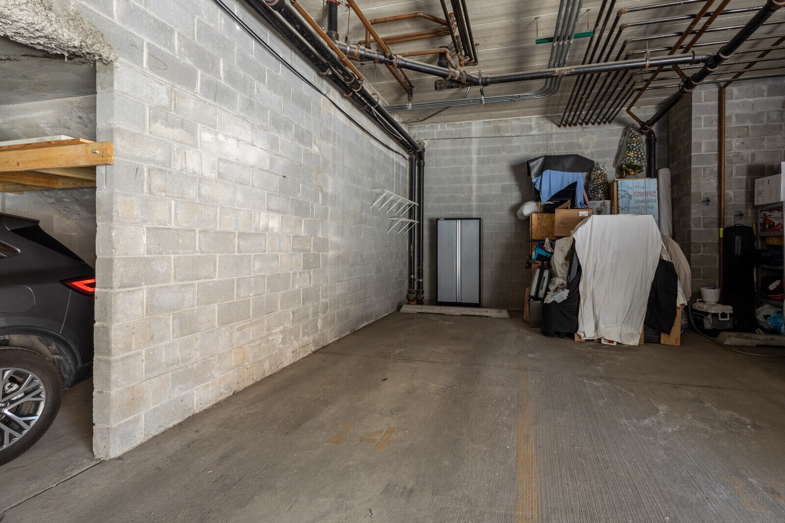 Garage Parking space - 948 Madison W St