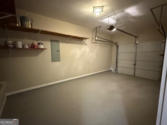 Building Photo - 314 Pin Oak Ave