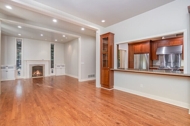 Building Photo - 4115 E Galer St