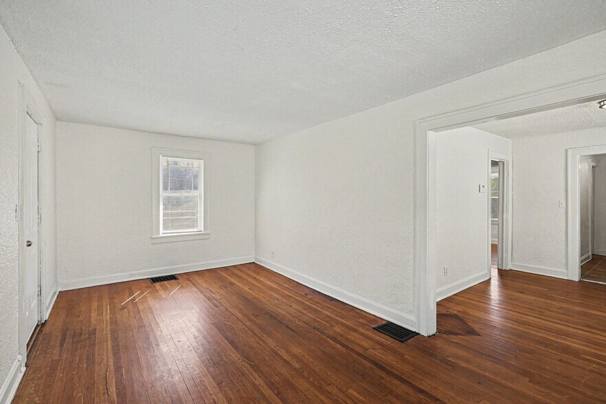 Building Photo - 3315 E 52nd St