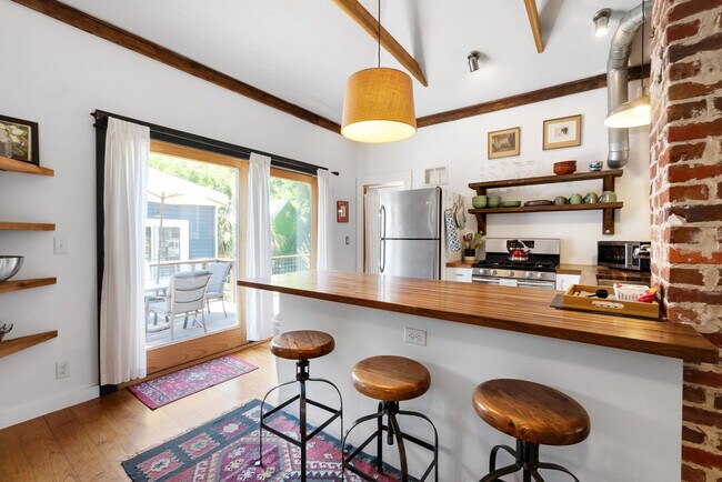 Building Photo - 30 Magnolia Dr