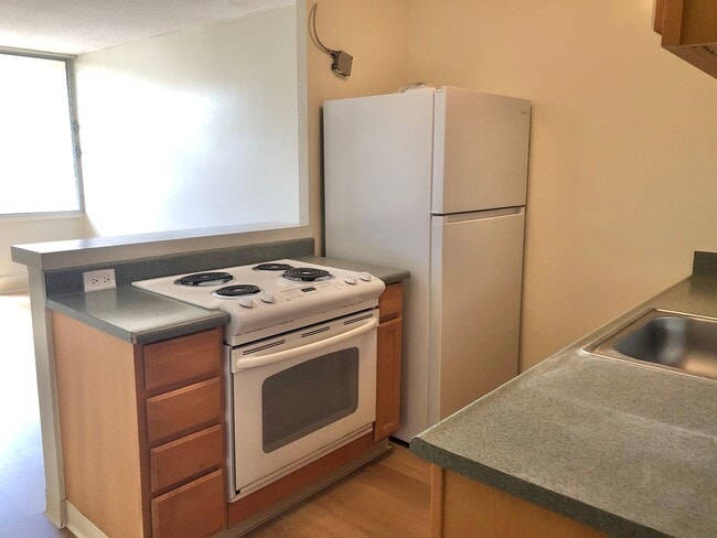 Building Photo - Citron Villa, 1 bdrm, 1 bath, 1 covered pk...