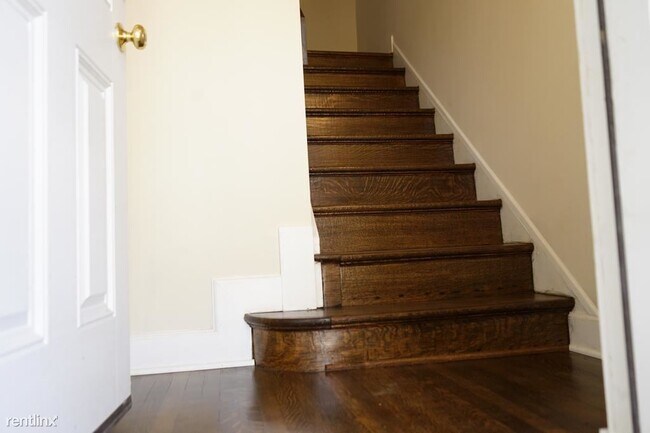 Building Photo - 5204 Leeds Ave