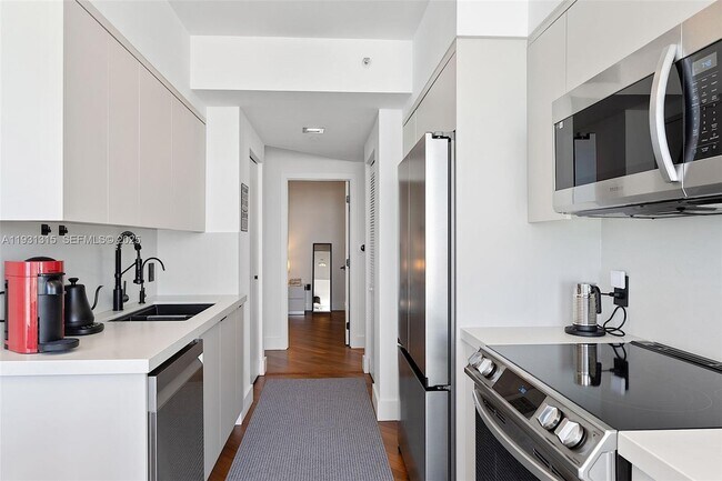 Building Photo - 6365 Collins Ave