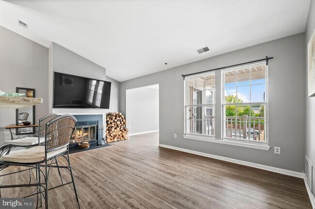 Building Photo - 611 Himes Ave