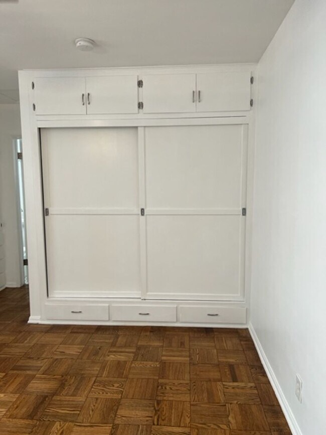 Building Photo - 2709-2711 Broadway Ave