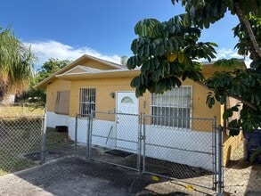 Building Photo - 4 Bedroom 1 1/2 Bathroom Single Family House