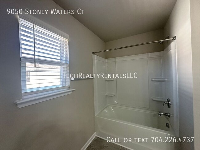 Building Photo - 9050 Stoney Waters Ct