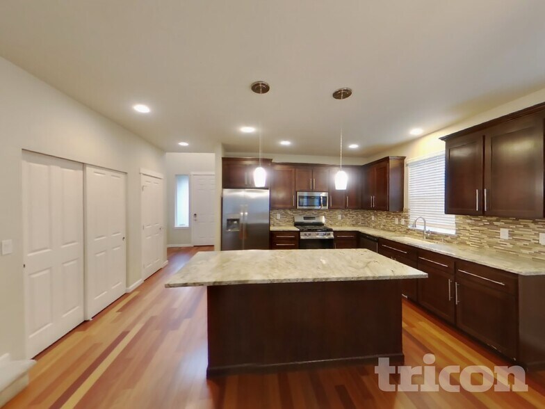 Building Photo - 3715 Santis Loop SE