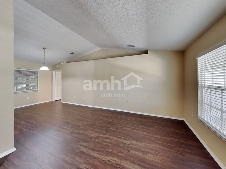 Building Photo - 3502 49th Ave E